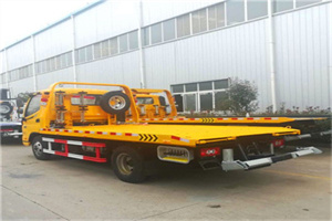 突泉附近拖车救援搭电